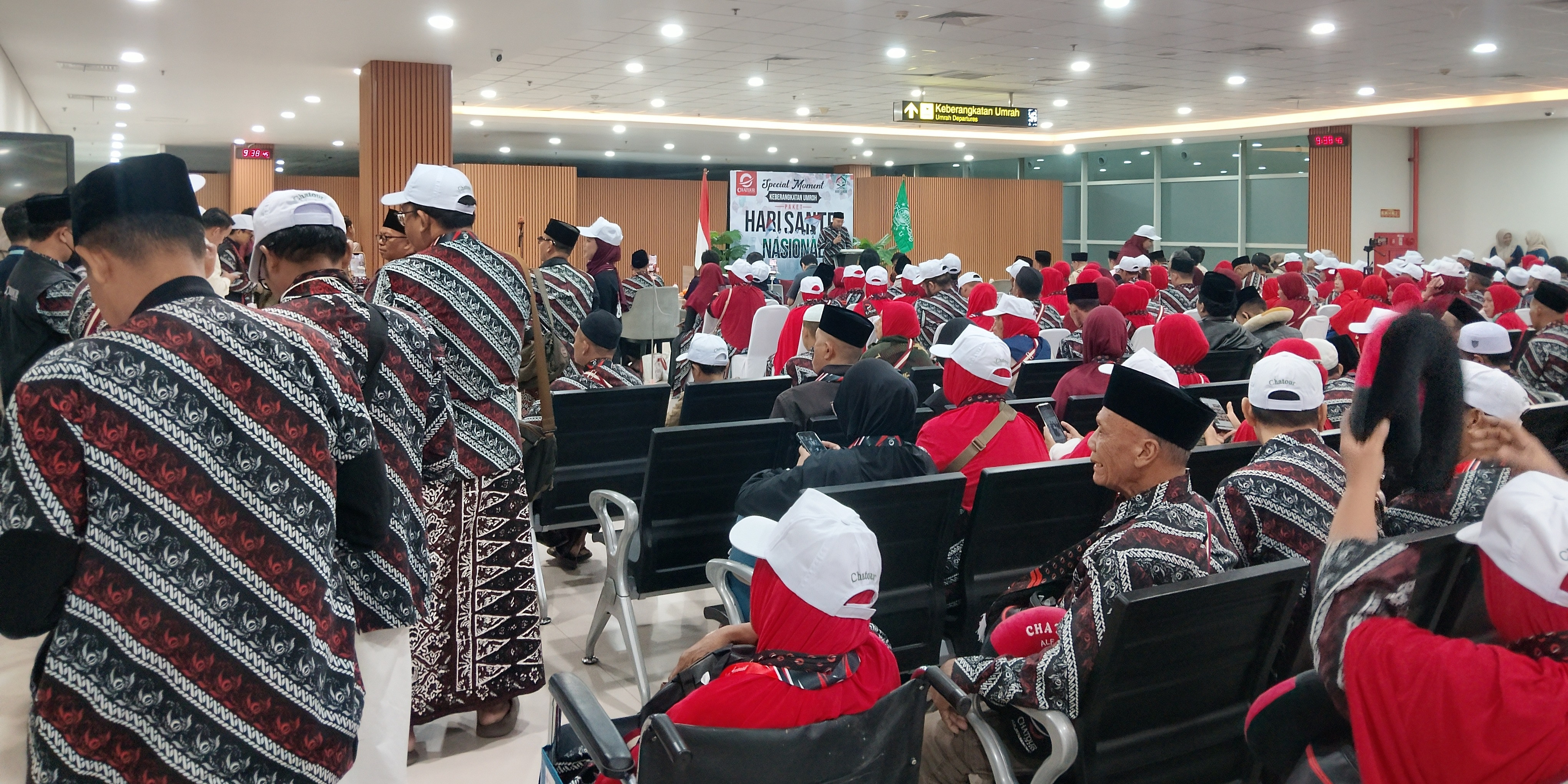 Hari Santri di Tanah Suci: Kisah 433 Jemaah yang Berangkat Umroh Bersama Chatour Travel